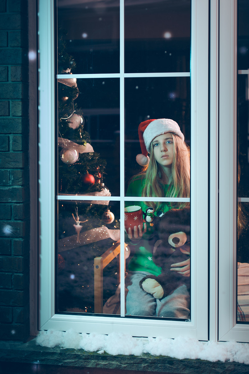 girl waiting for santa claus